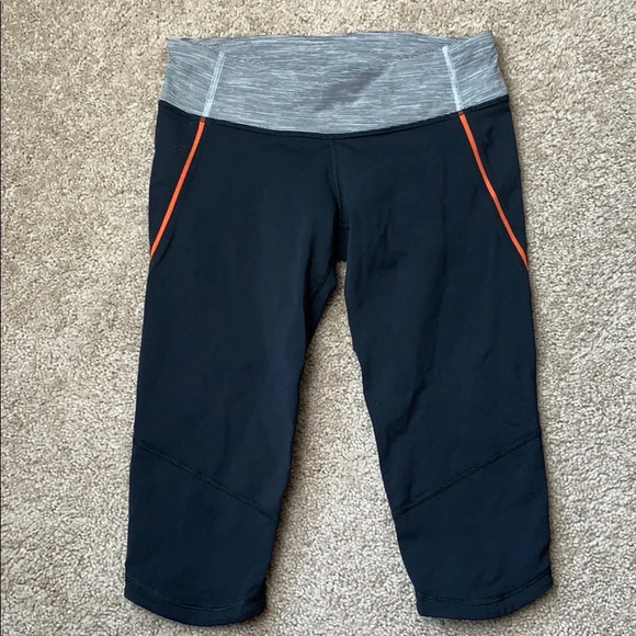 Lululemon gray/black crops sz 6 - Picture 1 of 7